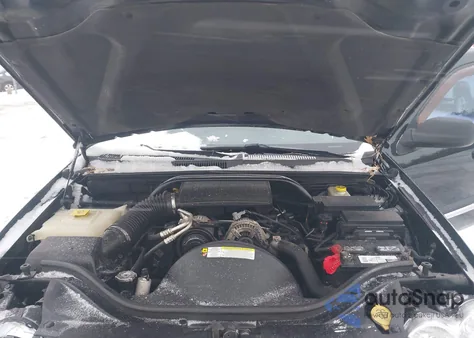 2010 Jeep Grand Cherokee Laredo z USA, uszkodzony, nr VIN 1J4PR4GK7AC129432